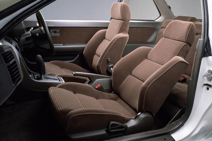Интерьер Honda Prelude inx Si 1989 года  (фото 4 из 6)